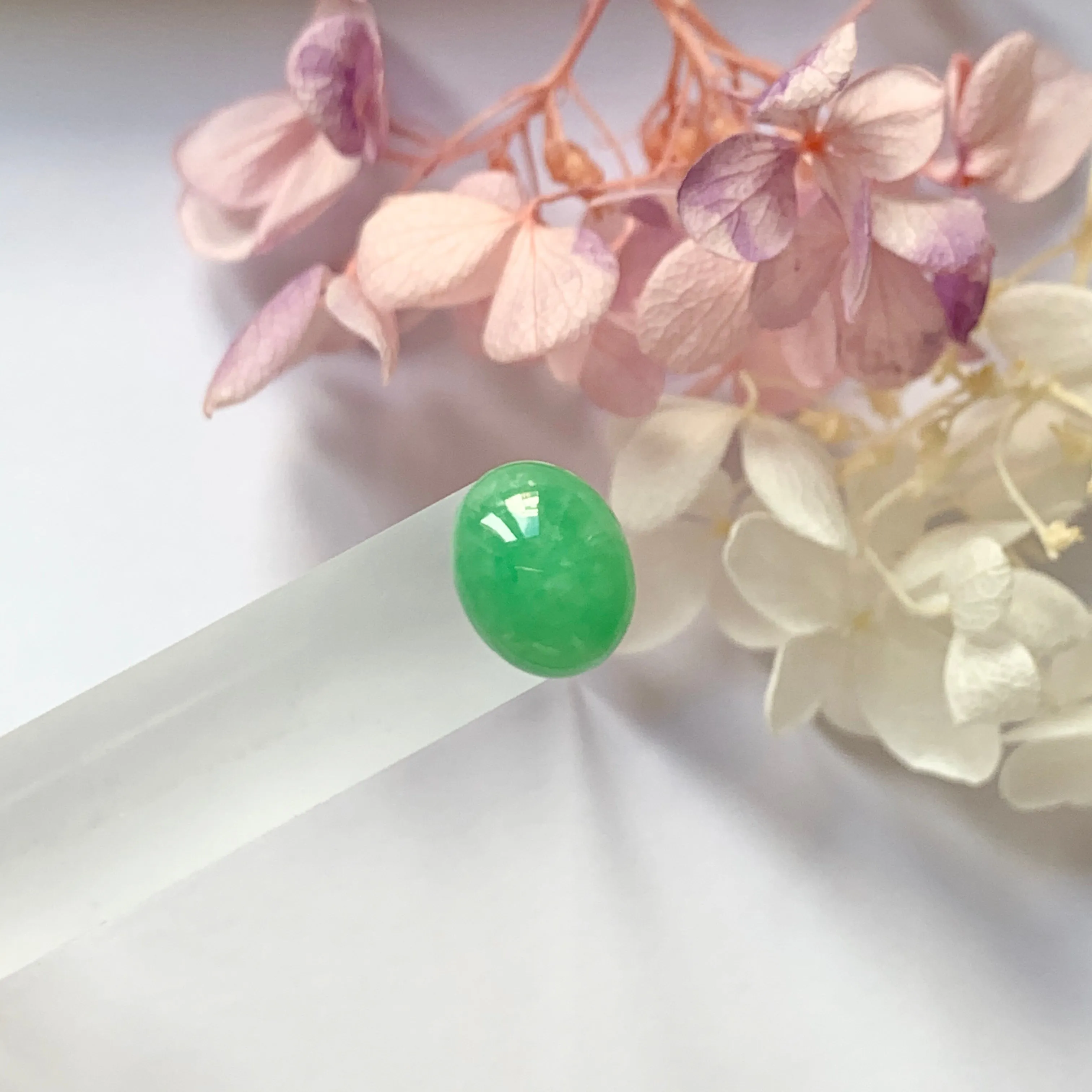 3.55ct A-Grade Natural Moss On Snow Jadeite Oval Cabochon No.130214