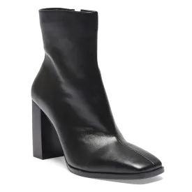 Dainty Boot in Black Smooth