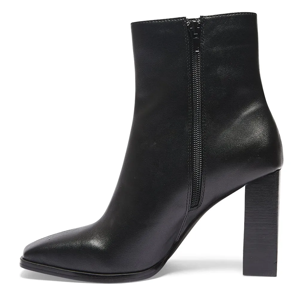 Dainty Boot in Black Smooth