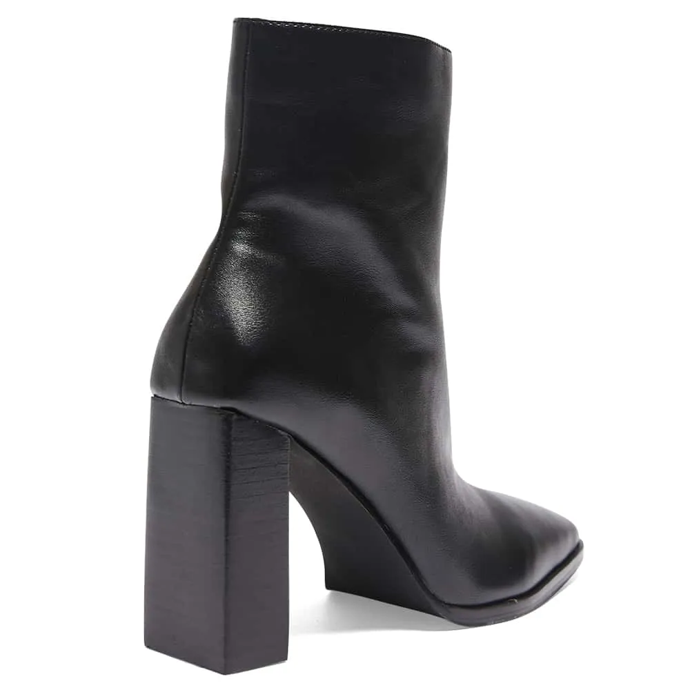 Dainty Boot in Black Smooth