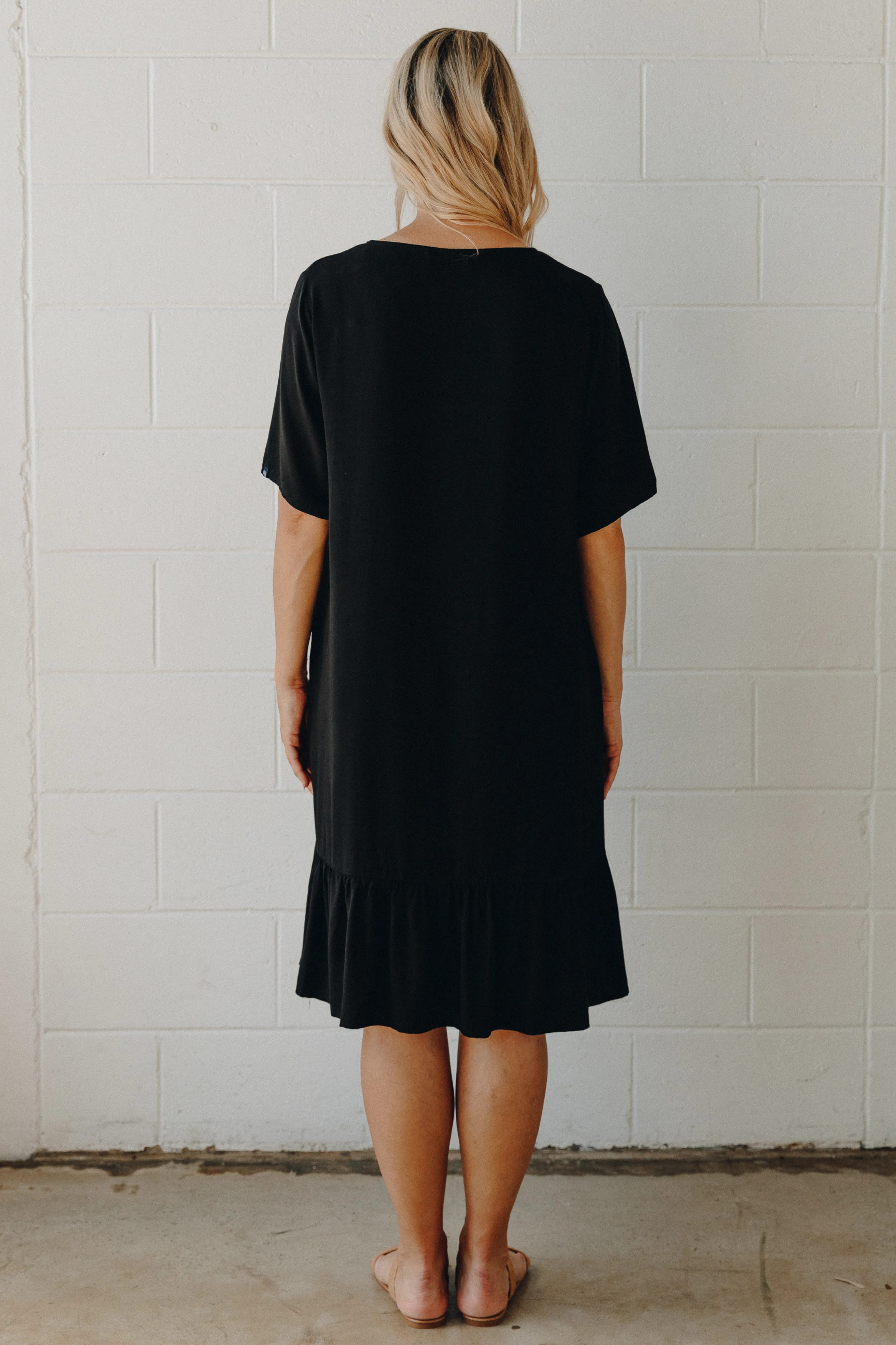 FINAL SALE Short Sleeve Flare Dress in Black