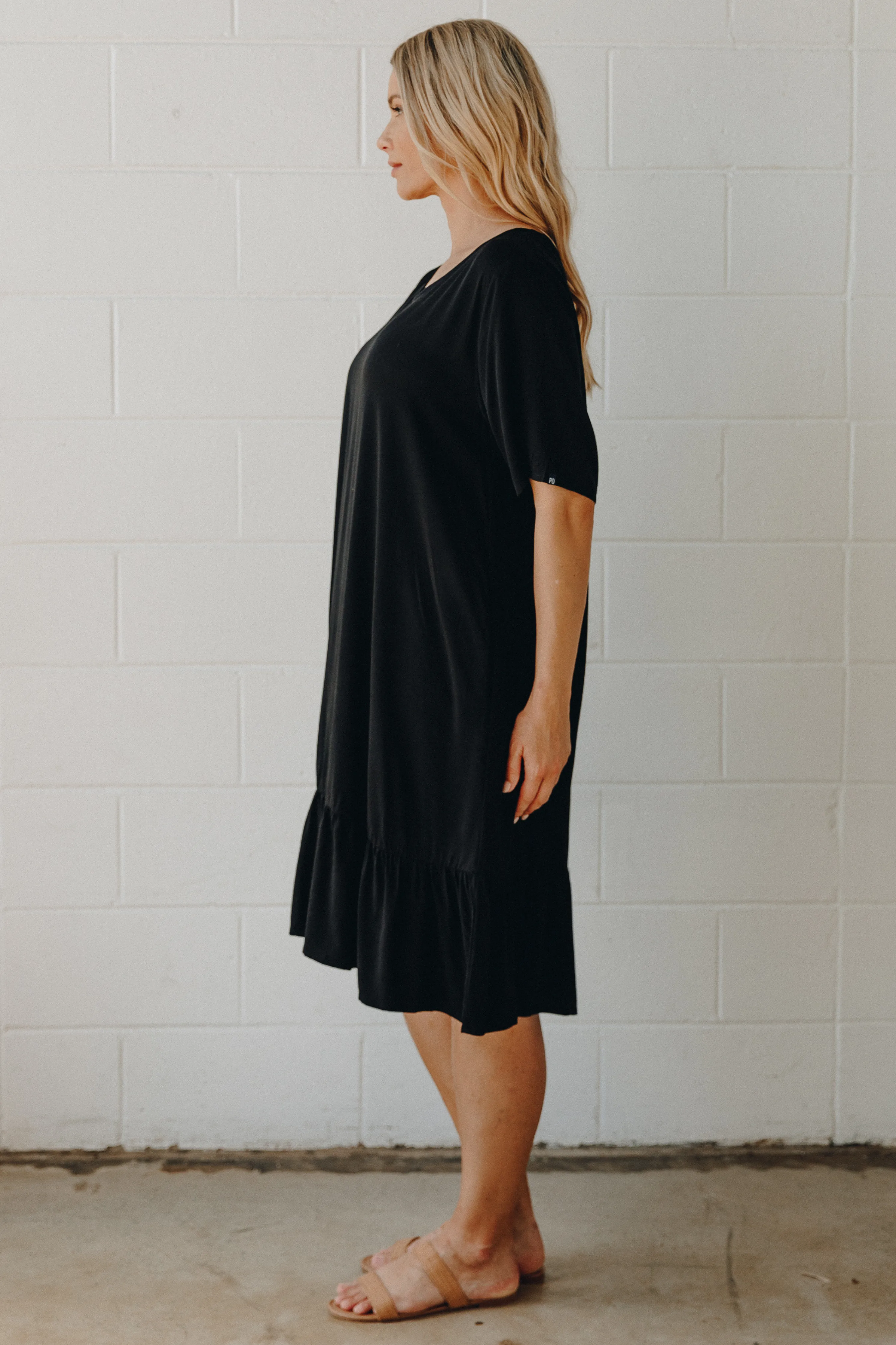 FINAL SALE Short Sleeve Flare Dress in Black