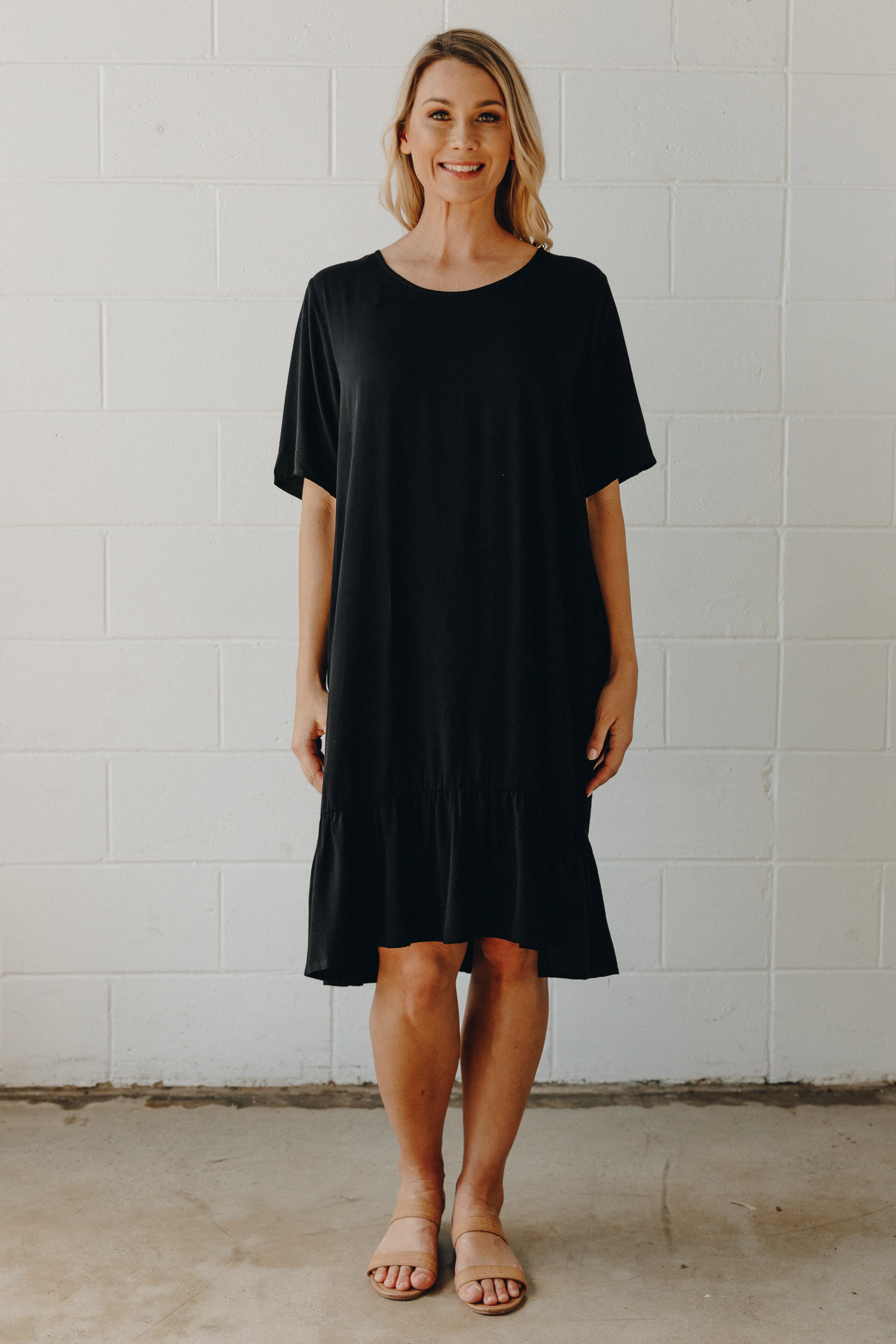 FINAL SALE Short Sleeve Flare Dress in Black