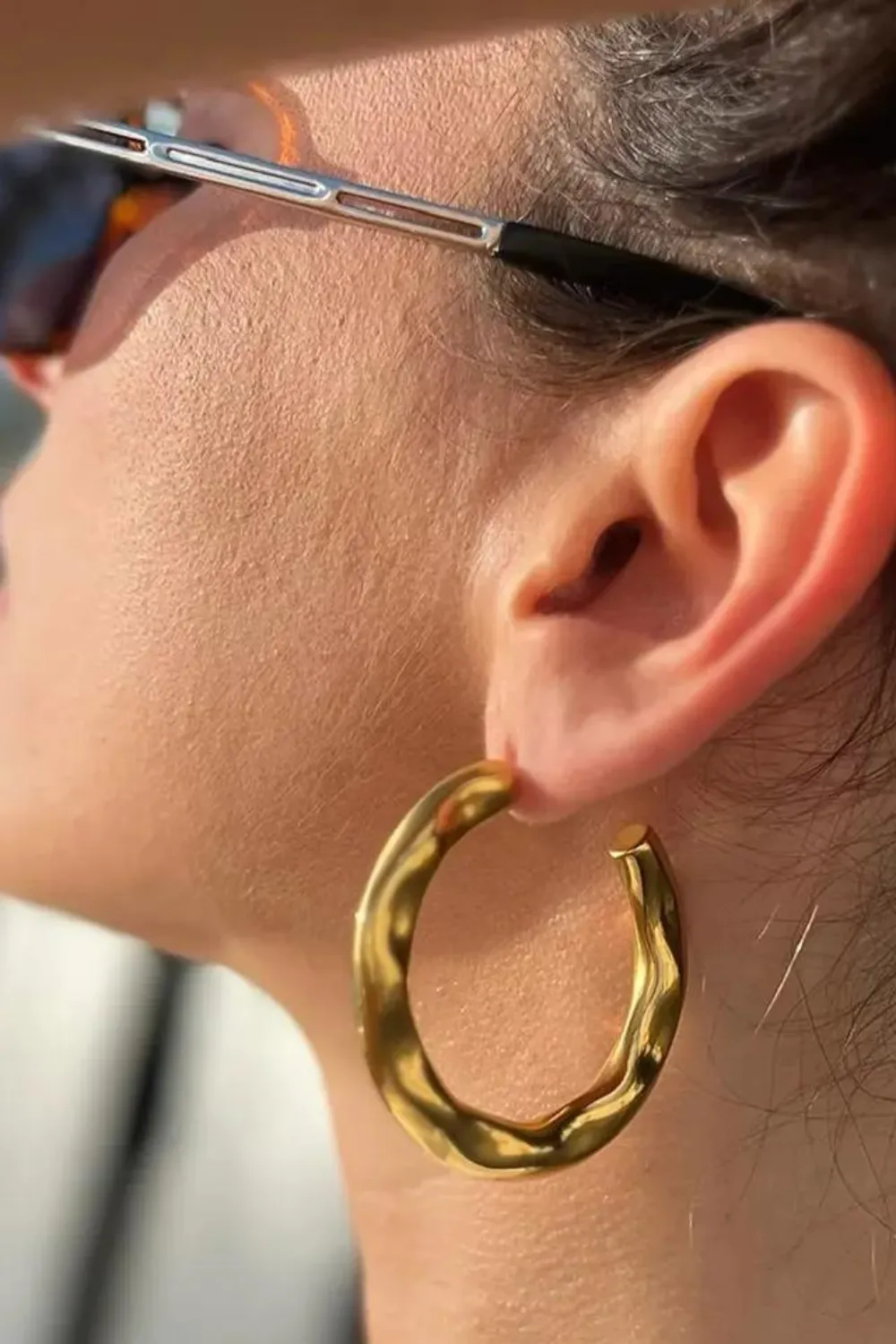 TEXTURED HOOP EARRINGS